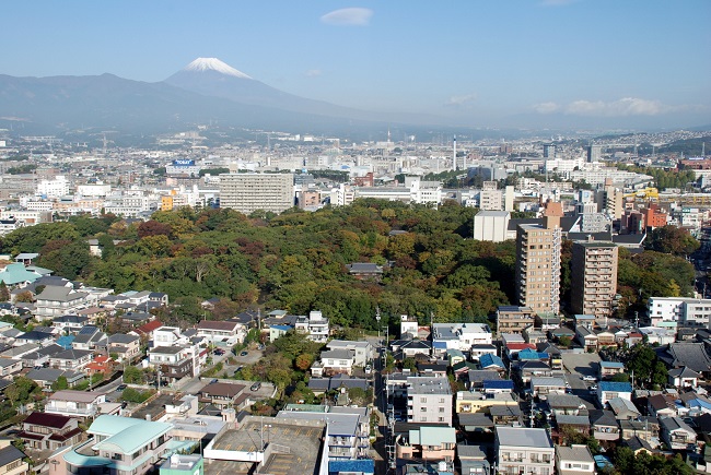 ▲三島市街地からは雄大な富士山が見える