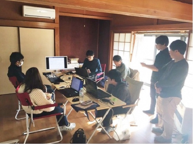 ▲伊豆サテライトオフィスで、ハッカソンをおこなっている様子