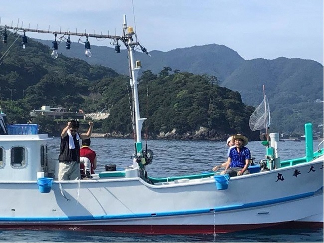 ▲毎年恒例の釣り企画で、釣りを楽しんでいる様子